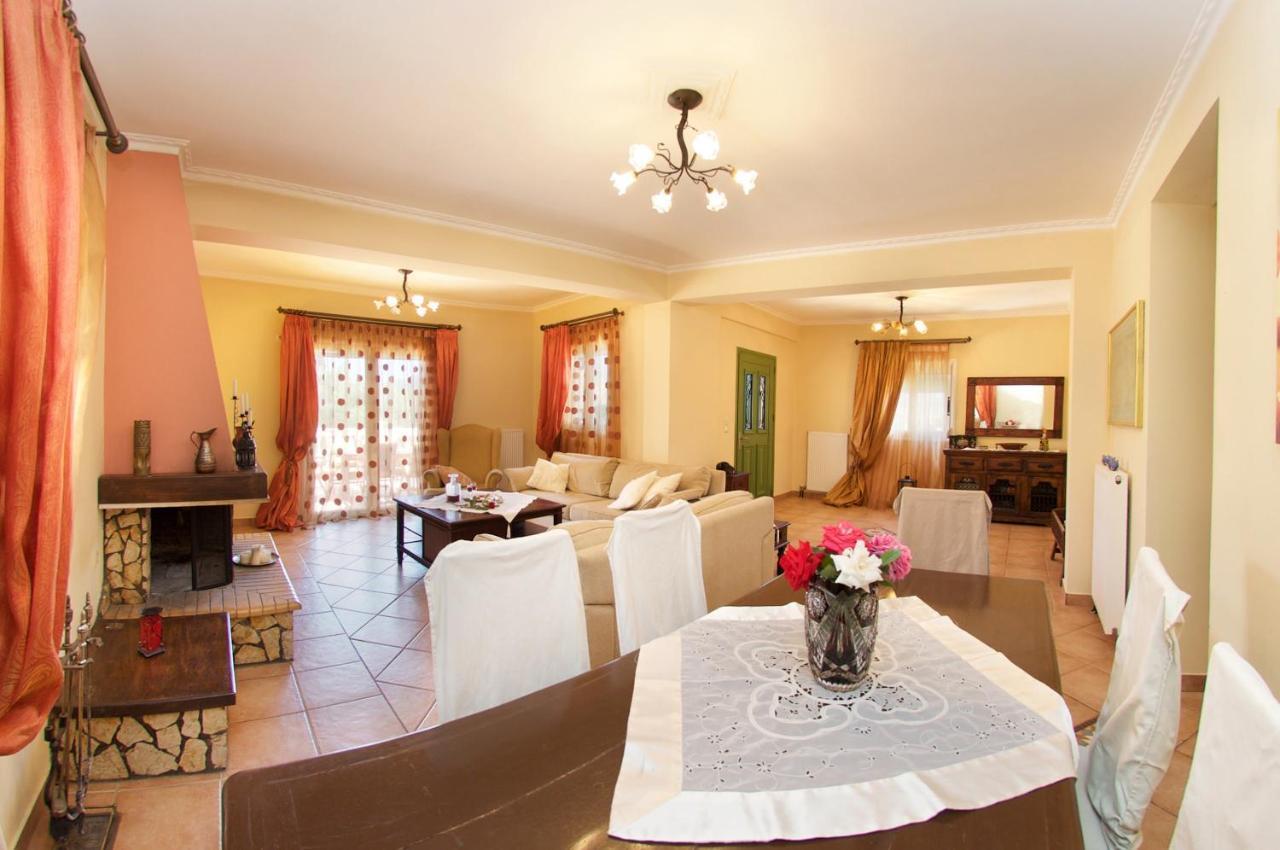 Iliachtides Villas Каравомилос Стая снимка